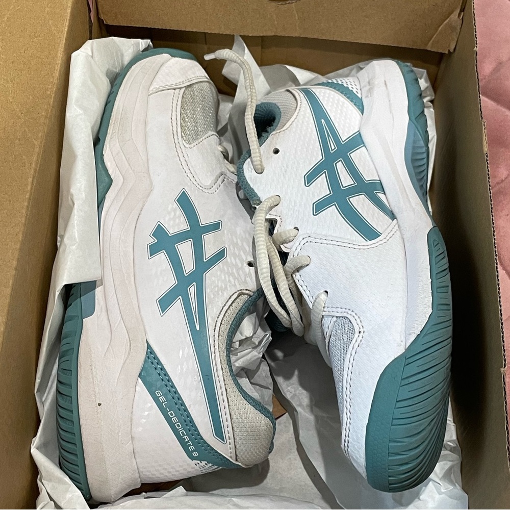 Youth ASICS Tennis shoes
